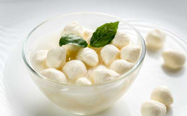 Miska Bocconcini mozzarella ze świeżą bazylią