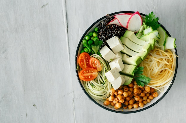 Miska Buddy spiralizowane warzywa widok z góry Zdrowe jedzenie czyste jedzenie