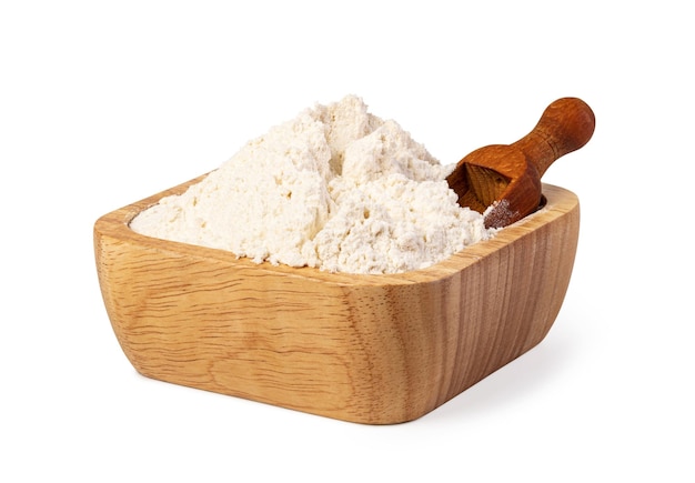 Miska mąki na białym tle