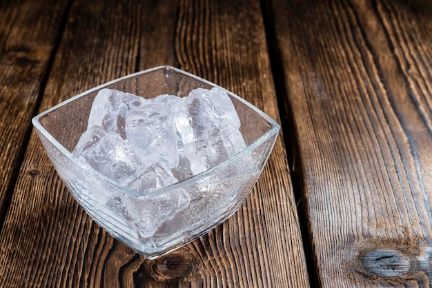 Zdjęcie miska z kostkami lodu