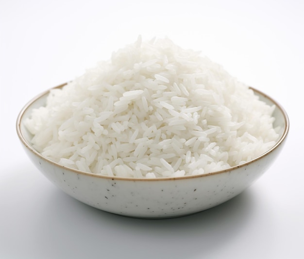 miskę ryżu na białym tle.