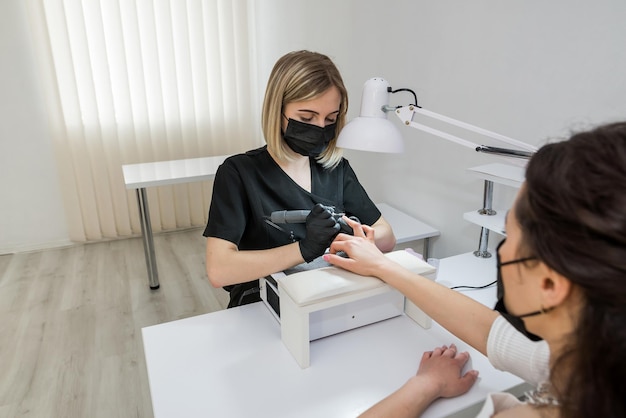 Mistrz Manicure Nakładający Pilnik Elektryczny Do Usuwania Starego Lakieru Z Paznokci W Salonie Paznokci