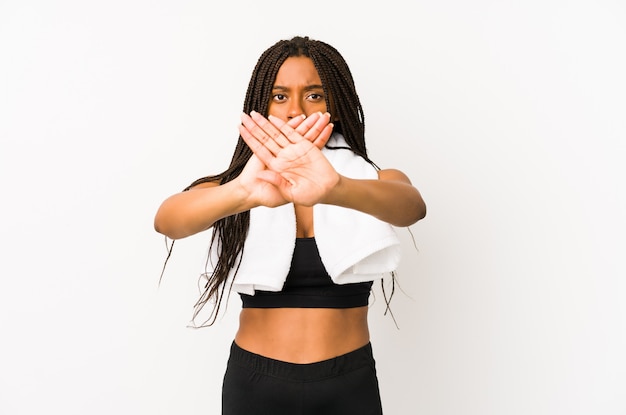 Młoda amerykanin afrykańskiego pochodzenia sporta kobieta odizolowywał robić zaprzeczenie gestowi
