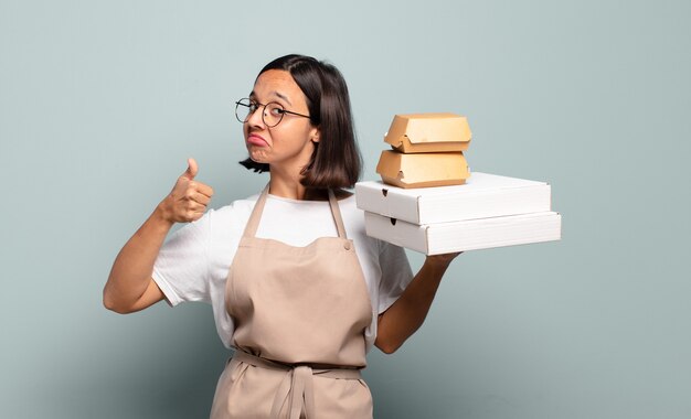 Młoda ładna Kobieta Szefa Kuchni. Koncepcja Fast Food