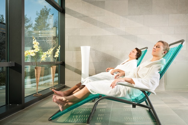 Młoda Para Relaks W Spa Wellness