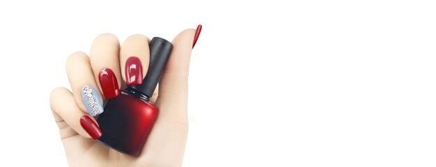 Zdjęcie młoda piękna kobieta ręce z eleganckim manicure