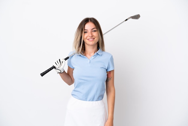 Młoda rumuńska kobieta na białym tle gra w golfa