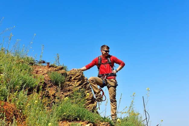 Młody alpinista