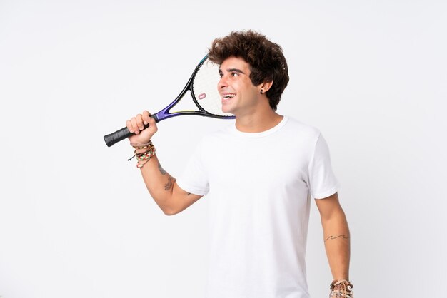 Młody człowiek tenisa sportowego