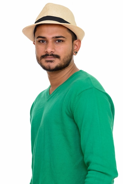 Młody przystojny mężczyzna indyjski z kapeluszem