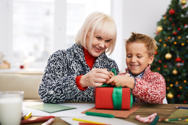 Młodzik Wiążąc Dorosły Babcia Ewa