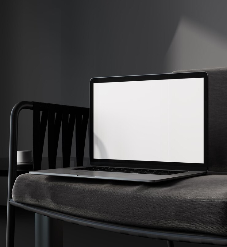 Zdjęcie mockup laptopa uxui na nowoczesnym krześle z pustym ekranem