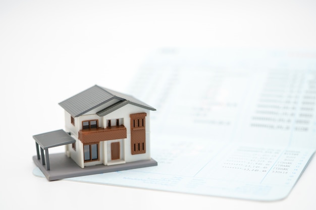 Model Domu Umieszczony Jest Na Banknotach. Inwestowanie W Nieruchomości
