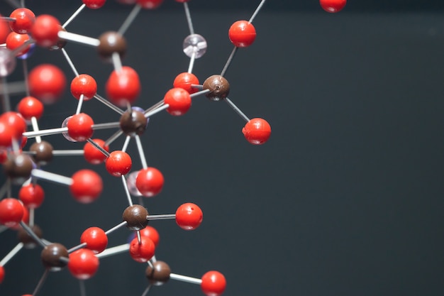 Model molekularny, DNA i atomowy w laboratorium badawczym