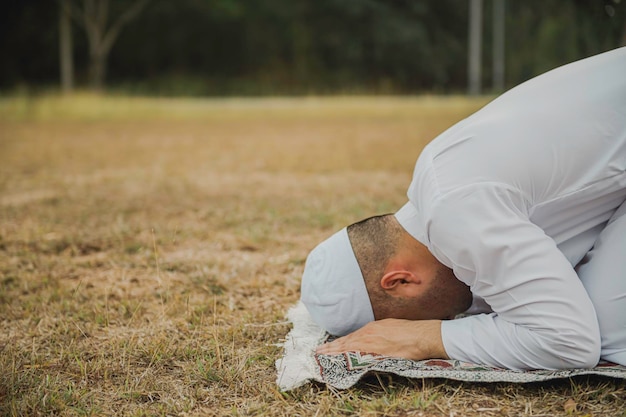 Modlitwa azjatyckiego białego islamu