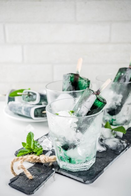 Modne popsicles spiruliny