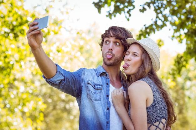 Modniś Para Bierze Selfie