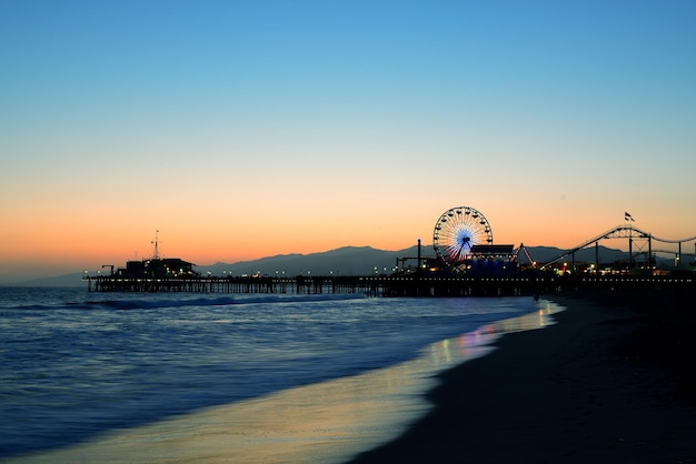 Molo W Santa Monica Na Plaży W Los Angeles