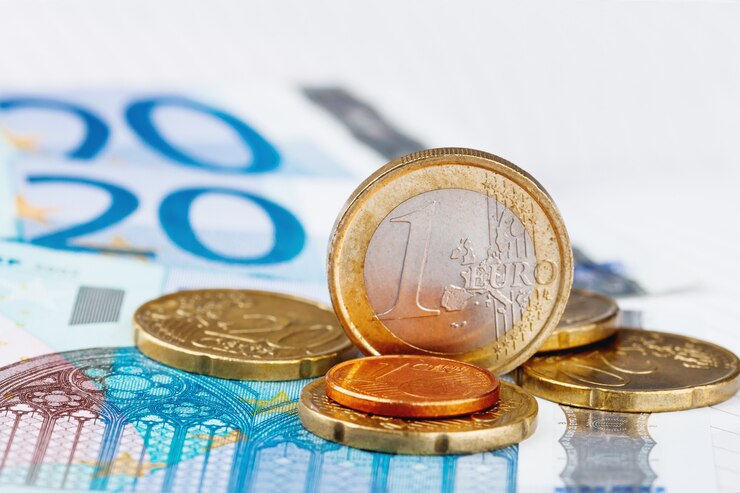 Monety i banknoty euro.