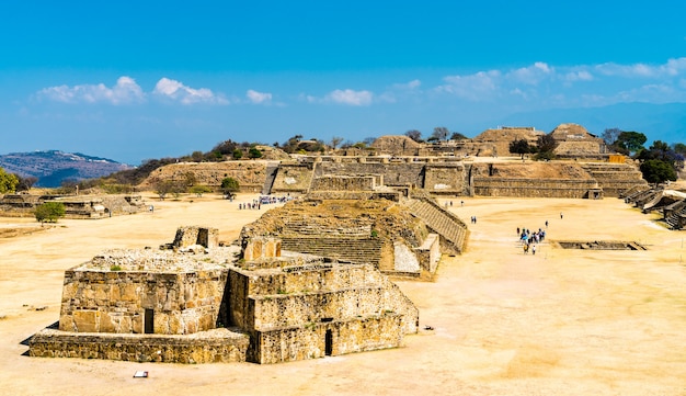 Monte Alban, duże prekolumbijskie stanowisko archeologiczne w pobliżu Oaxaca. Światowe dziedzictwo UNESCO w Meksyku