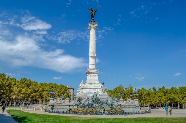 Monument aux Girondins na placu Quinconces w Bordeaux