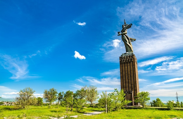 Monumentalna statua Matki Armenii w Gyumri