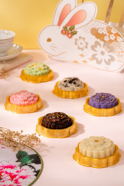 Mooncake to chiński produkt piekarniczy tradycyjnie spożywany podczas Święta Środka Jesieni