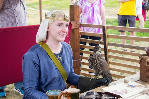 Zdjęcie moskwa federacja rosyjska 12 czerwca 2019 festiwal times and eras w parku kołomienskoje