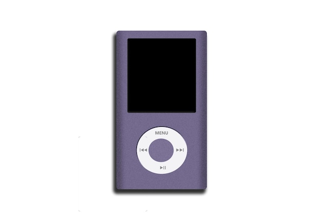 Moskwa, Rosja, 2 maja 2023 r. Odtwarzacz muzyczny iPod AppleCool w kolorze fioletowym izolowany na białym tle