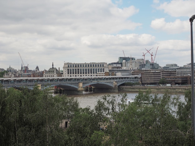 Most Blackfriars w Londynie