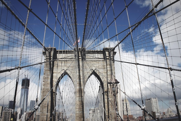 Most Brooklyn przeciwko niebu