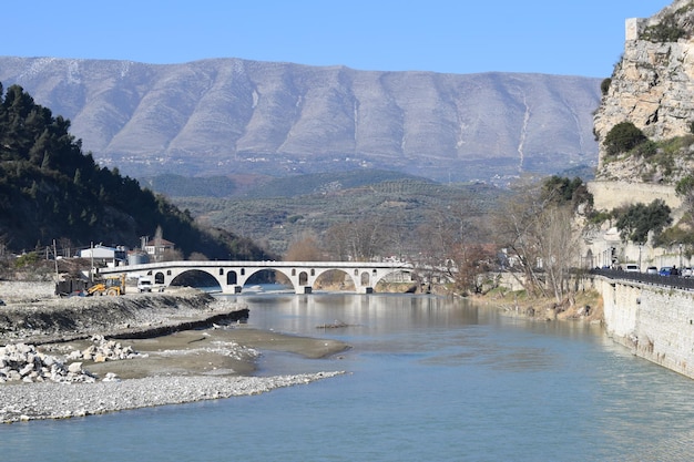 Most Gorica na rzece Osum Berat Albania Zabytek kultury