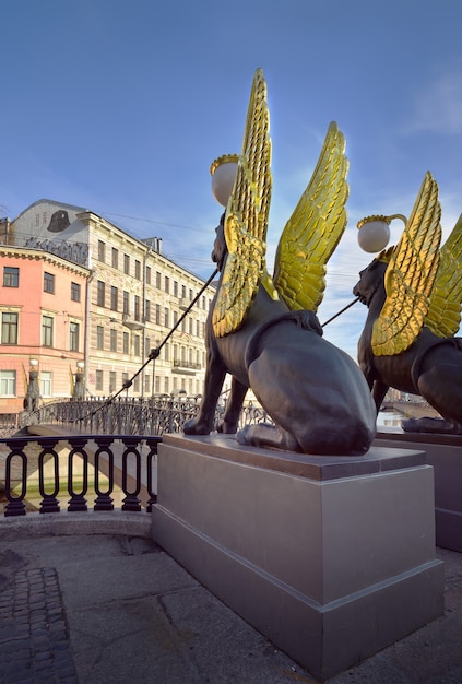 Most Gryphons of the Banks na kanale Gribojedowa Cztery rzeźby mitycznych stworzeń