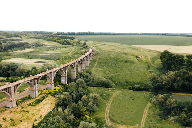 Zdjęcie most nad krajobrazem