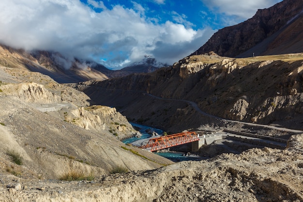 Most Nad Rzeką Spiti Dolina Spiti Himachal Pradesh Indie