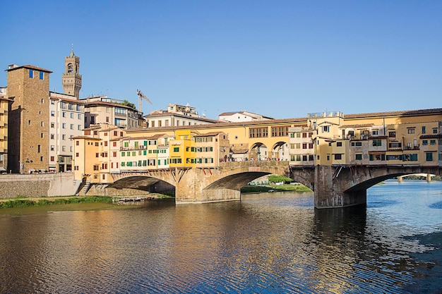 Most Ponte Vecchio we Florencji we Włoszech latem
