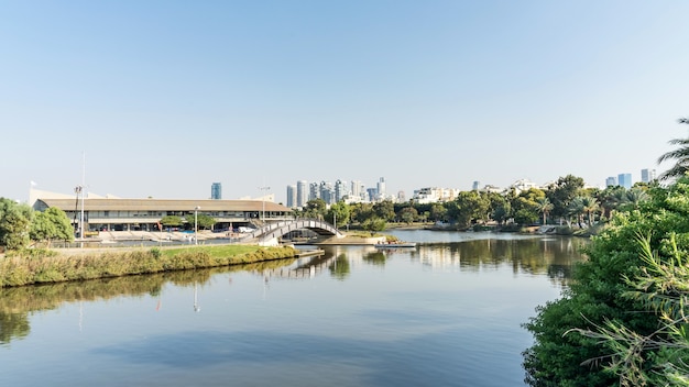 Most Przez Rzekę Yarkon Park, Tel Awiw, Izrael.