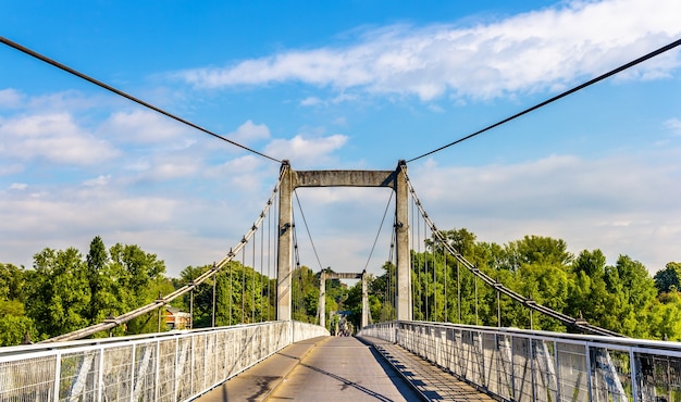 Most wantowy nad Loarą w Tours - Francja