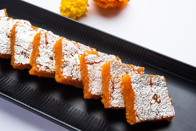 Moti Pak lub Motichur barfimotichoor burfi to popularne indyjskie słodycze na specjalną okazję na diwali