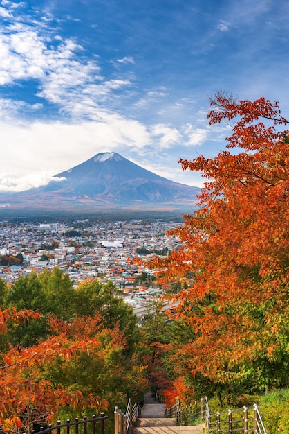 Zdjęcie mount fuji w japonii w sezonie jesiennym