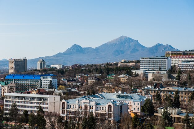 Mountain Beshtau na wiosnę w Piatigorsk, Rosja.