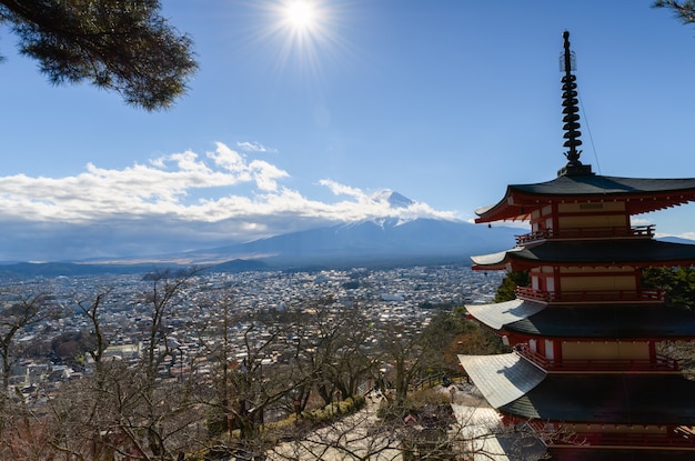 Mt. Fuji z Pagodą Chureito jesienią