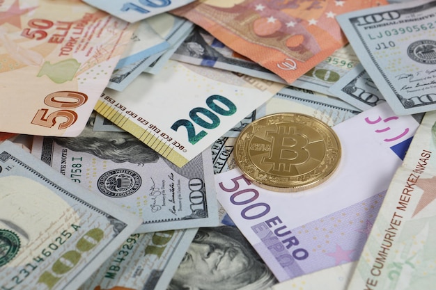 Multi Euro Dolar gotówka i moneta Różne rodzaje banknotów nowej generacji bitcoin lira turecka