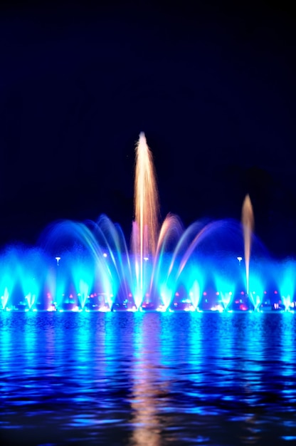 Multimedialne laserowe kolorowe widowisko muzyczne we wrocławskiej fontannie