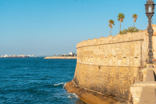 Mury I Wybrzeże Morskie Baluarte De La Candelaria W Mieście Kadyks Andaluzja