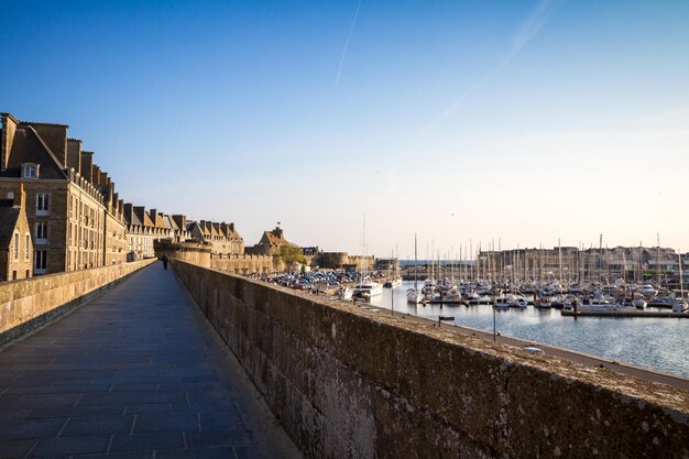 Mury obronne i miasto SaintMalo Bretania Francja