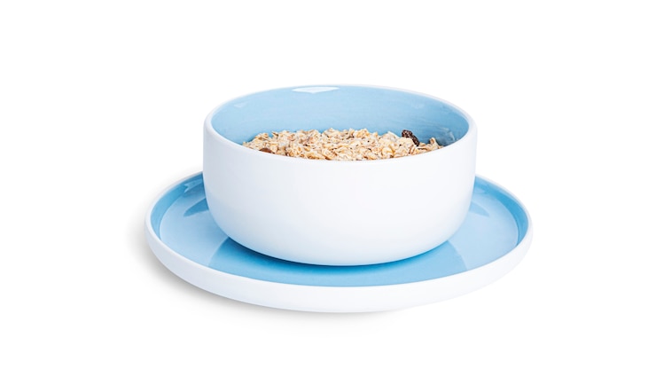 Zdjęcie musli na białym tle. granola na białym tle.