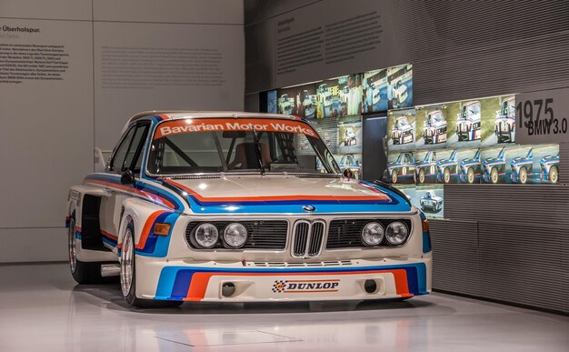 Zdjęcie muzeum bmw w monachium w niemczech