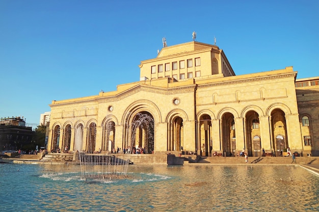 Muzeum Historii Armenii i Galeria Narodowa Znajduje się na Placu Republiki w Erywaniu w Armenii