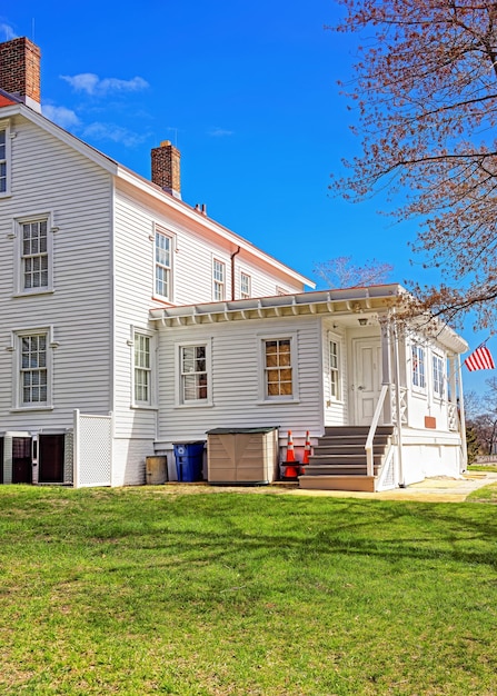 Muzeum latarni morskiej Sandy Hook. Jest to najstarsza wciąż działająca latarnia morska. Sandy Hook znajduje się w Highlands w hrabstwie Monmouth w New Jersey w USA.